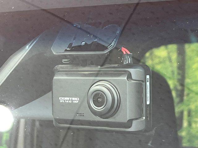 【ドライブレコーダー】安心・安全なカーライフに必須のドライブレコーダーを装備!走行中はもちろん、あおり運転や事故に遭遇した際の状況も映像で記録し、万一のリスクに備えます。