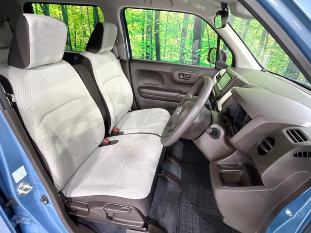 運転席シート廻りは使用感も少なく、良好な状態となっています。丁寧に使われていたことがよくわかりますね。