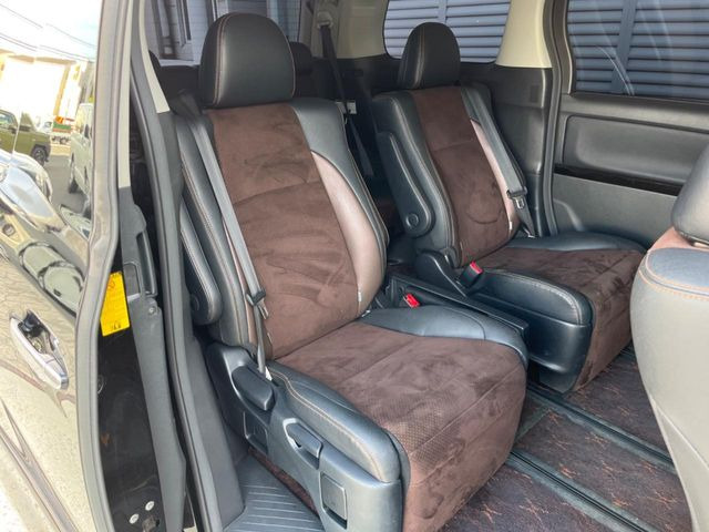 【オットマン付セカンドシート】足を延ばしてリラックスしたいときに便利なオットマン!ロングドライブや仮眠の際にもゆったり快適にお過ごしいただけます♪