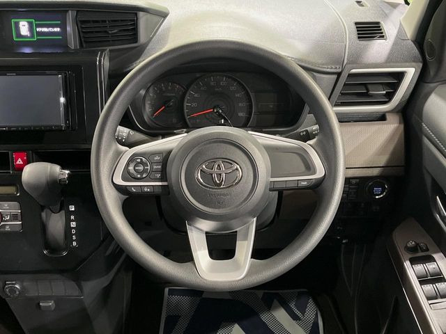 インテリアに合わせたデザインのステアリングは、運転される方のことも考え、運転しやすい形状、大きさです。是非一度、実際に触ってお確かめください。