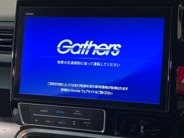 【10インチ 純正ナビ】人気の純正ナビを装備しております。ナビの使いやすさはもちろん、オーディオ機能も充実!キャンプや旅行はもちろん、通勤や買い物など普段のドライブも楽しくなるはず♪