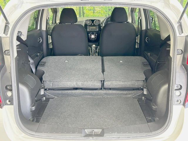 ���i�̂���������ʋ΁A���}���ɏ\���ȉ׎��X�y�[�X���m�ۂ��Ă���܂��B�Z�J���h�V�[�g��|���ƁA�傫�ȉו��̐ύڂ��\�ł���