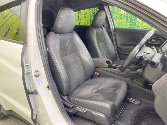 運転席シート廻りは使用感も少なく、良好な状態となっています。前オーナー様が丁寧に使っていたことがよくわかりますね。