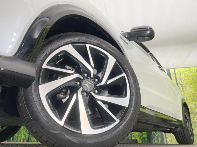 【純正アルミホイール】外観にマッチした純正アルミホイールを装着しております。各種社外アルミホイールや、スタッドレスタイヤも取扱いしております。是非ご相談ください♪