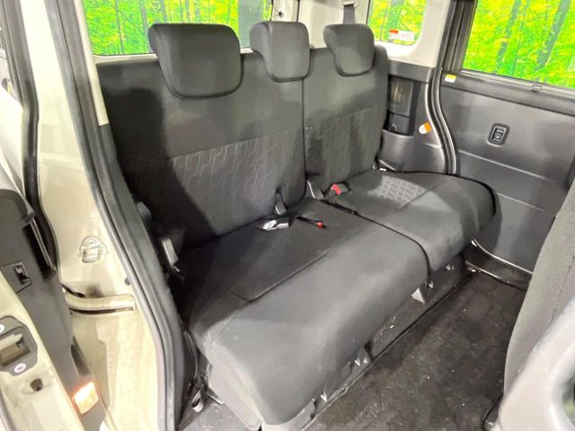 後部座席も気になるようなキズ・汚れやへたり等、大きなダメージはなく、良好な状態です。