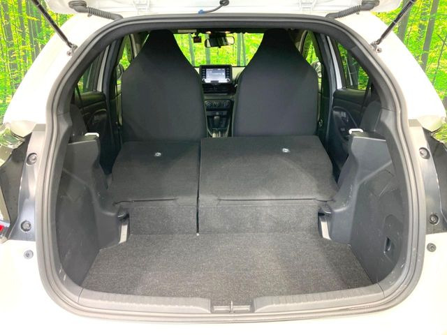 後席を格納すると、これだけの広さが!シーンに合わせたシートアレンジで、大きな荷物も積むことが出来ます♪