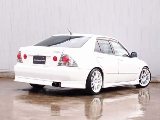 アルテッツァRS200Zエディションの入庫!人気の6MTモデルとなり、弊社入庫時にはタイヤ4本新品交換済!TEIN車高調、ファイナルスピード17AW、マフラーなどの高額パーツにタイミングベルトも交換済