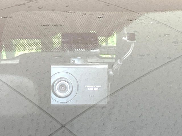 【ドライブレコーダー】安心・安全なカーライフに必須のドライブレコーダーを装備!走行中はもちろん、あおり運転や事故に遭遇した際の状況も映像で記録し、万一のリスクに備えます。