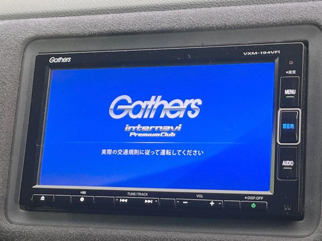 【純正ナビ】人気の純正ナビを装備しております。ナビの使いやすさはもちろん、オーディオ機能も充実!キャンプや旅行はもちろん、通勤や買い物など普段のドライブも楽しくなるはず♪