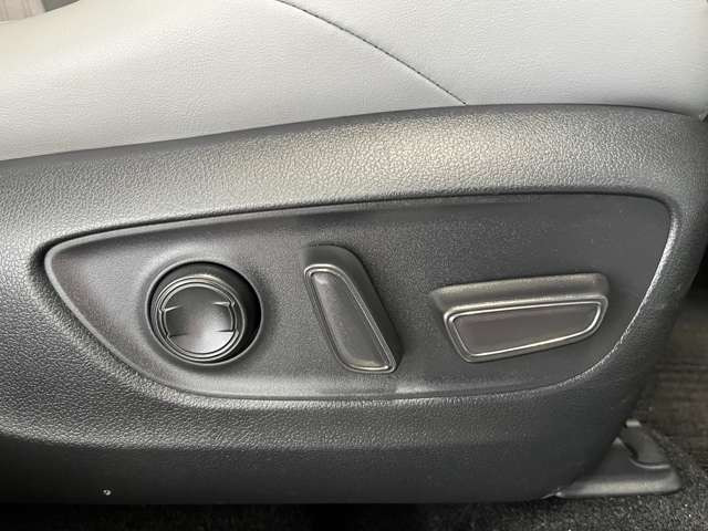 パワーシートで快適な座席を楽々コントロール!