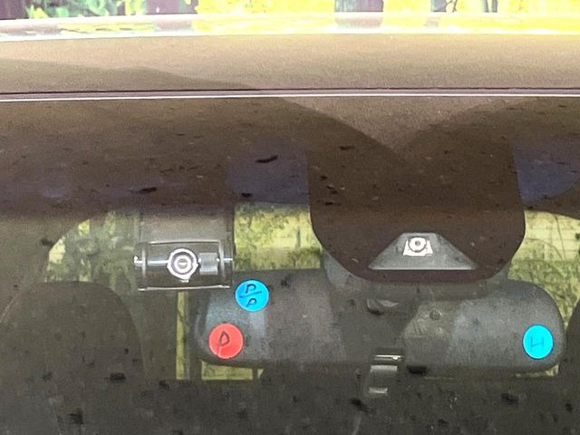 �y�z���_�Z���V���O�z���s���ɑO���̎ԗ�����F�����A�Փ˂������Ȏ��͌x��ƃu���[�L�ŏՓˉ���Ɣ�Q�y�����A�V�X�g�B�����S�Ƀh���C�u�����y���݂��������܂��B