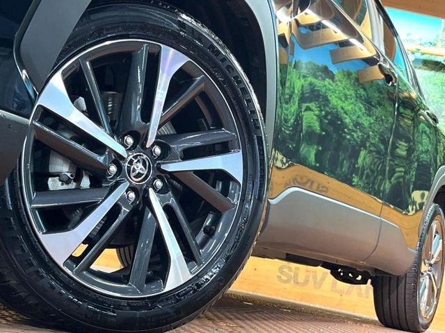 �y����18�C���`�A���~�z�C�[���z�O�ςɃ}�b�`���������A���~�z�C�[���𑕒����Ă���܂��B�e��ЊO�A���~�z�C�[����A�X�^�b�h���X�^�C�����戵�����Ă���܂��B���񂲑��k����������