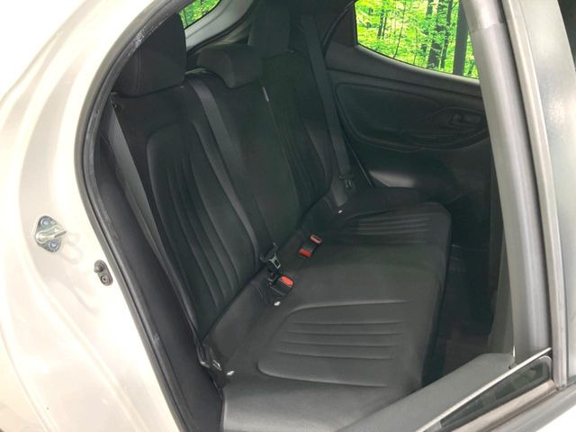 コンパクトカーですが、セカンドシートは十分な広さがあり快適にお乗りいただけます♪シートを倒して大きな荷物を積んだりと、用途の幅が広い1台です。