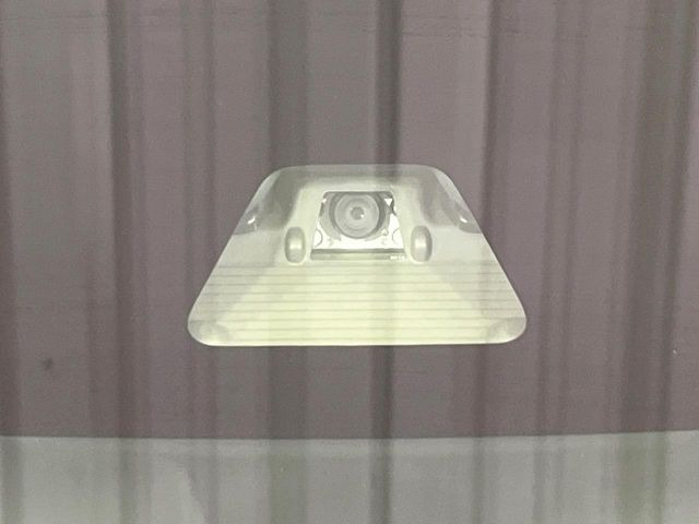 【スマートアシスト】走行中に前方の車両等を認識し、衝突しそうな時は警報とブレーキで衝突回避と被害軽減をアシスト。より安全にドライブをお楽しみいただけます。