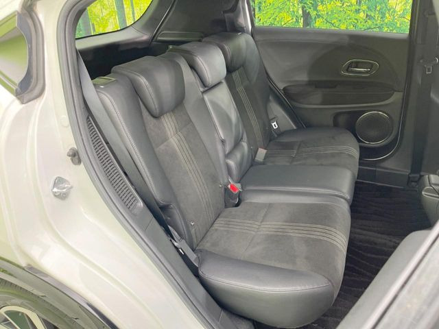 後部座席も気になるようなキズ・汚れやへたり等、大きなダメージはなく、良好な状態です。