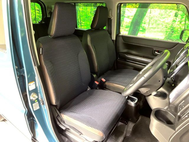 運転席シート廻りは使用感も少なく、良好な状態となっています。丁寧に使われていたことがよくわかりますね。