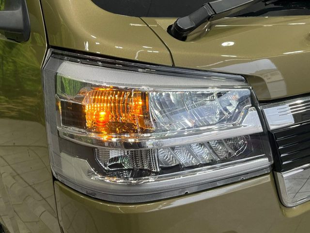 【LEDヘッドライト】悪天候や夜間走行時も良好な視界を確保し安心して運転できる高輝度LEDヘッドライトを装備!点灯速度が早く、消費電力も抑えられています。