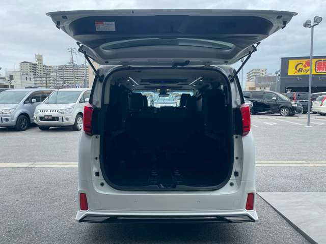 彦根インターからお車で3分とアクセス便利!近くには有名観光地の彦根城もありますので、観光と合わせてのご来店も良いですね♪活気溢れる自慢のスタッフがお客様のご来店をお待ちしております!