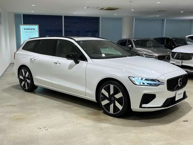 V60ウルトラ T6  AWD プラグインハイブリッド 4WD