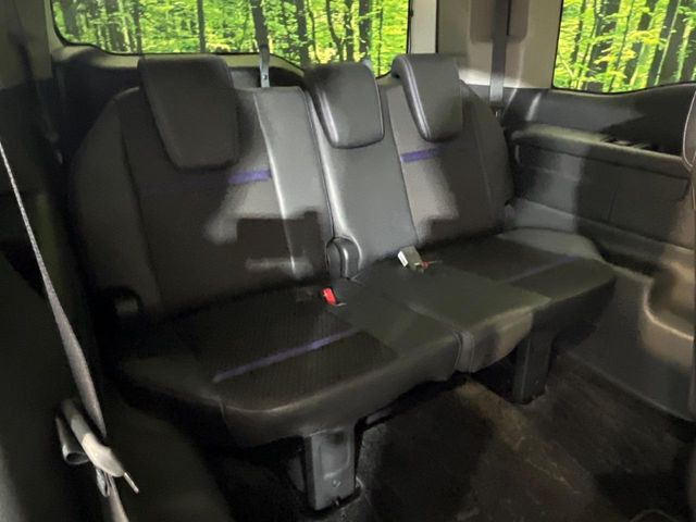 3列目シートはもちろん状態良好☆大人でもゆったりと座って頂けますので、大人数でのお出かけもラクラクです♪ご家族で、気の知れた仲間で、ドライブに行くのが楽しみですね♪