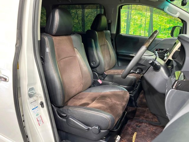 運転席シート廻りは使用感も少なく、良好な状態となっています。丁寧に使われていたことがよくわかりますね。