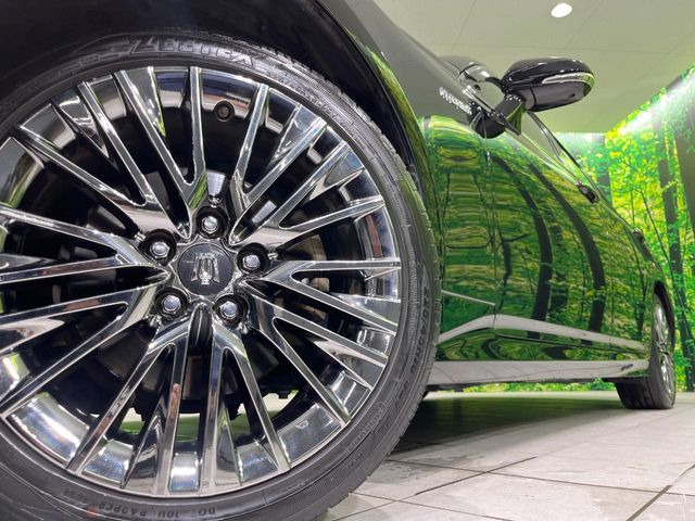 �y����18�C���`�A���~�z�C�[���z�O�ςɃ}�b�`���������A���~�z�C�[���𑕒����Ă���܂��B�e��ЊO�A���~�z�C�[����A�X�^�b�h���X�^�C�����戵�����Ă���܂��B���񂲑��k����������