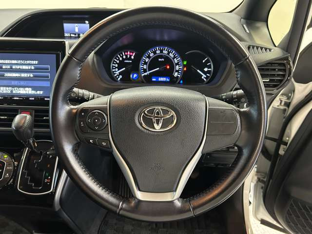 運転席周りに大きな傷、汚れ、へたりなどなく良質な状態です!