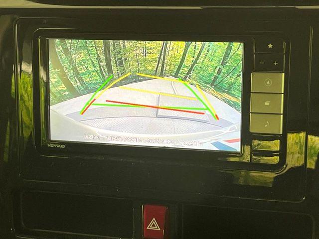 【バックカメラ】駐車時に後方がリアルタイム映像で確認できます。大型商業施設や立体駐車場での駐車時や、夜間のバック時に大活躍!運転スキルに関わらず、今や必須となった装備のひとつです!