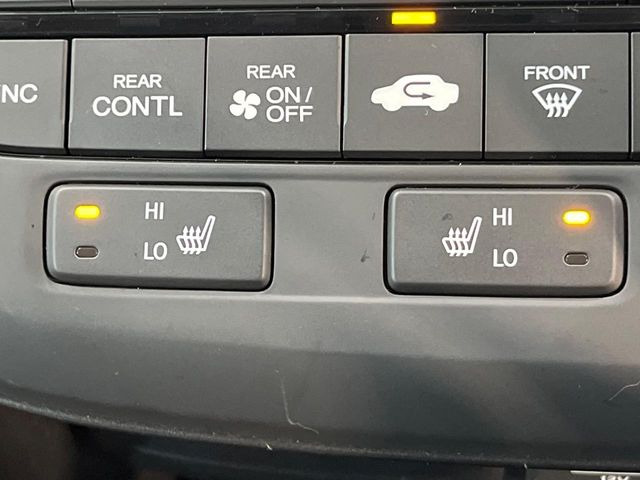 【シートヒーター】寒い日に重宝するシートヒーター!エアコンより早く温まってくれるので寒がりの人も安心ですね♪エアコンの温風は乾燥するから苦手、という方にもをおすすめです。