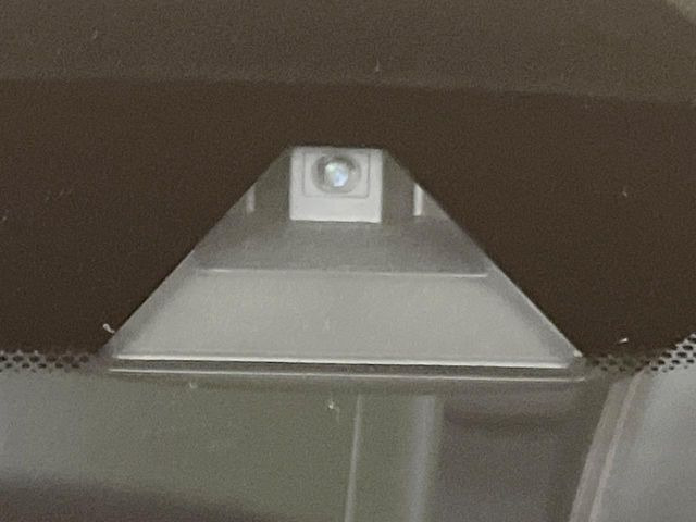 �y�G�}�[�W�F���V�[�u���[�L�z���s���ɑO���̎ԗ�����F�����A�Փ˂������Ȏ��͌x��ƃu���[�L�ŏՓˉ���Ɣ�Q�y�����A�V�X�g�B�����S�Ƀh���C�u�����y���݂��������܂��B