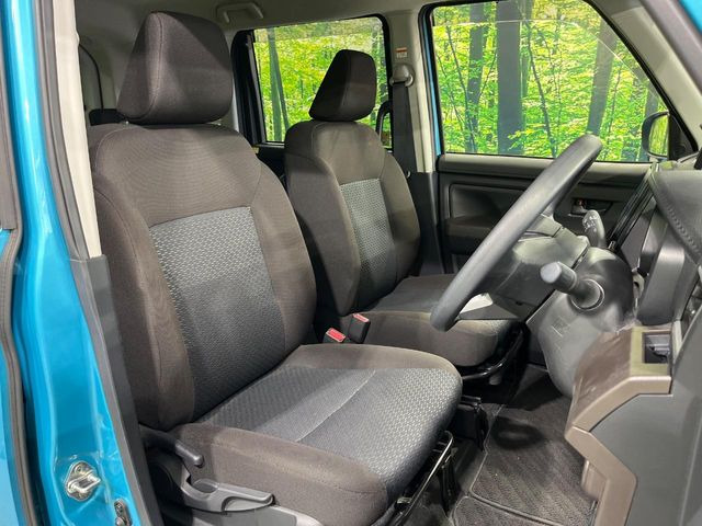 運転席シート廻りは使用感も少なく、良好な状態となっています。丁寧に使われていたことがよくわかりますね。