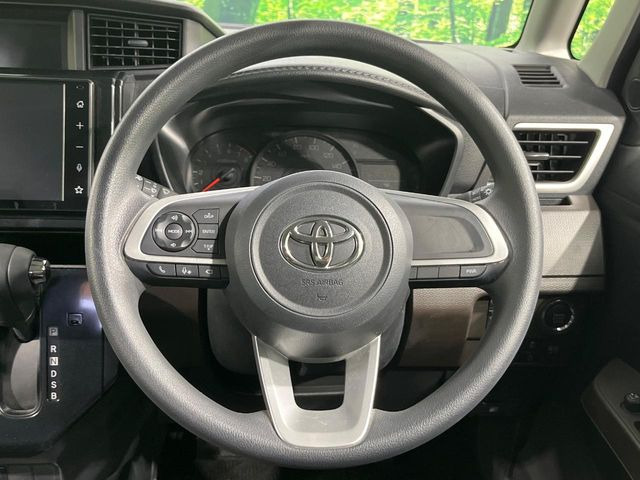 インテリアに合わせたデザインのステアリングは、運転される方のことも考え、運転しやすい形状、大きさです。是非一度、実際に触ってお確かめください。