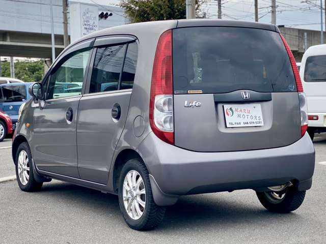 支払総額をお支払い頂ければ、それ以外の費用は掛かりませんので、ご安心下さい。陸送や希望ナンバーなどお客様の要望に基づくオプション等の費用は別途必要となります。詳細に関してはお問い合せください。