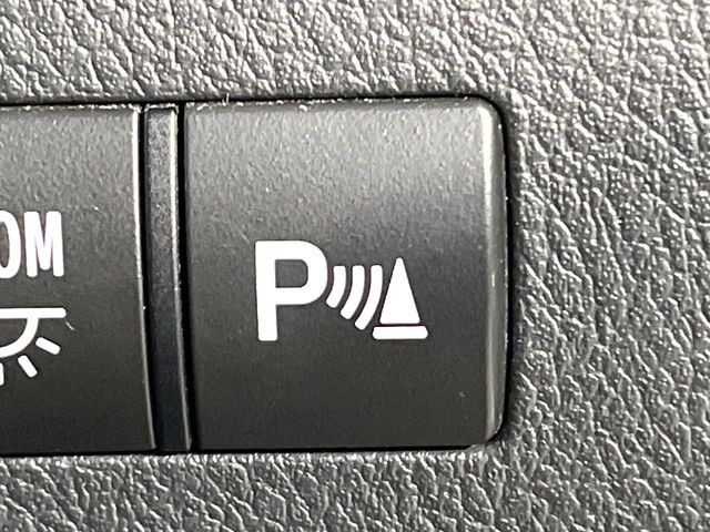 【クリアランスソナー】バンパーに付いたセンサーが障害物を検知!一定の距離に近づくとアラートで教えてくれます♪狭い駐車スペースや車庫入れ時も安心ですね☆