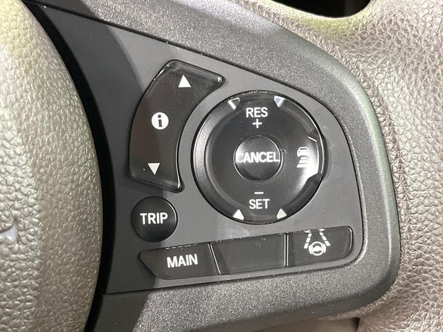 【アダプティブクルーズコントロール】高速道路での長距離走行が楽に!!自動で速度を保つクルーズコントロールが、衝突軽減システムと連携し、前方の車両を感知して車間を保つように速度調節してくれます!!