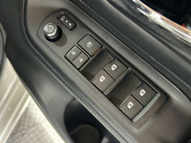 もし電動格納ミラー機能がなくても後付けできるものもあります!気になる方は是非一度ご相談を!!