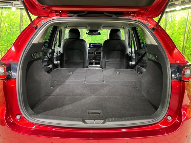 後席を格納すると、これだけの広さが!シーンに合わせたシートアレンジで、大きな荷物も積むことが出来ます♪