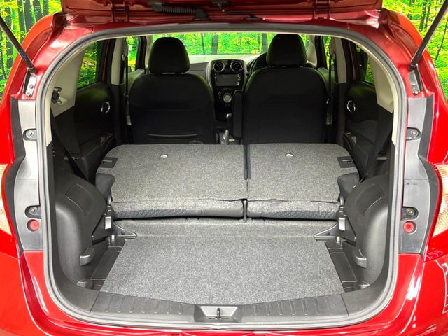 ���i�̂���������ʋ΁A���}���ɏ\���ȉ׎��X�y�[�X���m�ۂ��Ă���܂��B�Z�J���h�V�[�g��|���ƁA�傫�ȉו��̐ύڂ��\�ł���