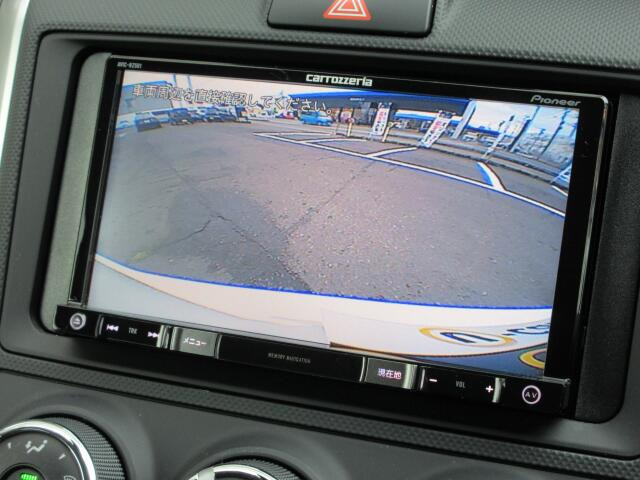 �o�b�N�J�����𑕔����Ă���܂��B���Ԏ��ɑ�ϖ𗧂��܂����^�]�����ȕ��̖����ɂȂ��Ă���܂��B