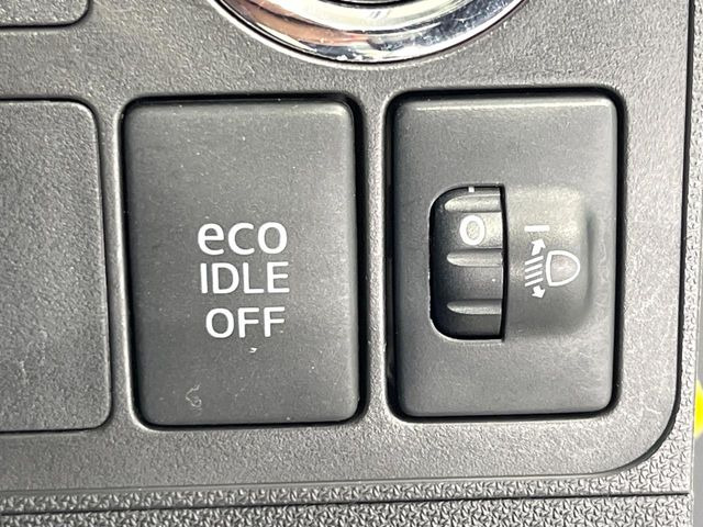 【アイドリングストップ】赤信号や渋滞で停車した際にエンジンを停止し、無駄な燃料の消費を抑えます。燃費向上や環境保護につなげる機能♪エンジンはブレーキを離せば再始動します。