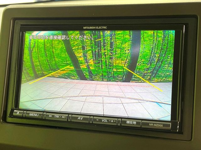 【バックカメラ】駐車時に後方がリアルタイム映像で確認できます。大型商業施設や立体駐車場での駐車時や、夜間のバック時に大活躍!運転スキルに関わらず、今や必須となった装備のひとつです!