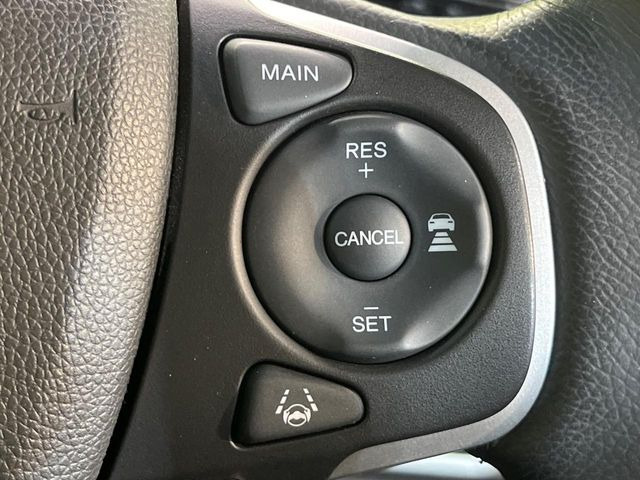 【アダプティブクルーズコントロール】高速道路での長距離走行が楽に!!自動で速度を保つクルーズコントロールが、衝突軽減システムと連携し、前方の車両を感知して車間を保つように速度調節してくれます!!