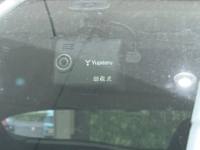 【ドライブレコーダー】安心・安全なカーライフに必須のドライブレコーダーを装備!走行中はもちろん、あおり運転や事故に遭遇した際の状況も映像で記録し、万一のリスクに備えます。