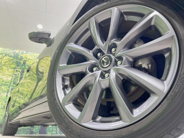 【純正18インチアルミホイール】外観にマッチした純正アルミホイールを装着しております。各種社外アルミホイールや、スタッドレスタイヤも取扱いしております。是非ご相談ください♪