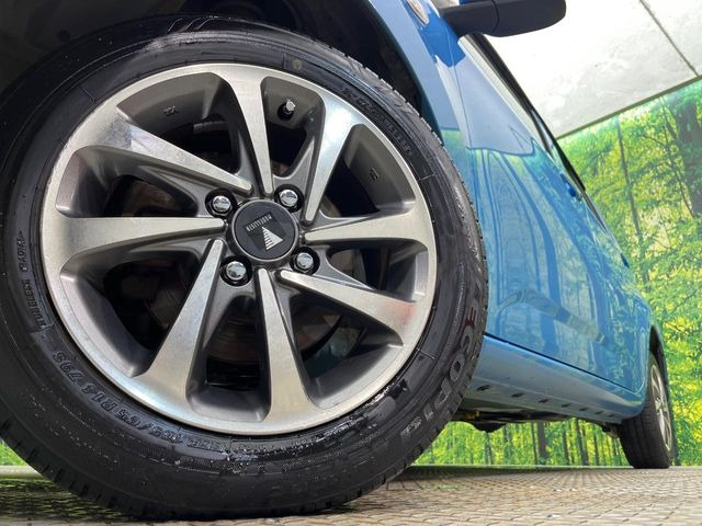 【純正オプション15インチアルミホイール】純正オプションホイールを装着。走行性能の向上に加え、外観もよりスタイリッシュになっています。