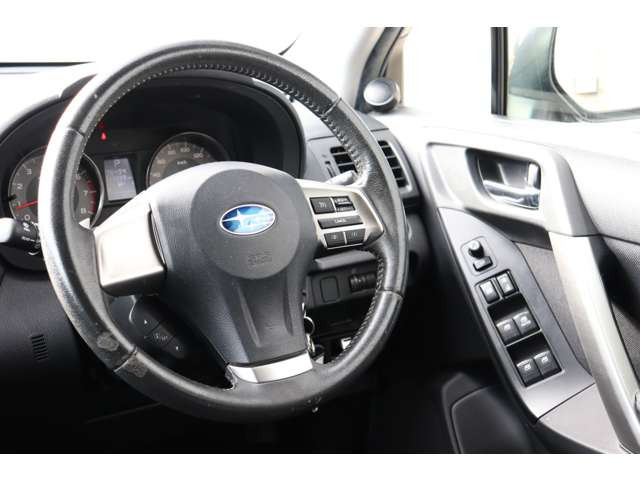 よく触れるステアリングは傷も少なく綺麗な状態です!