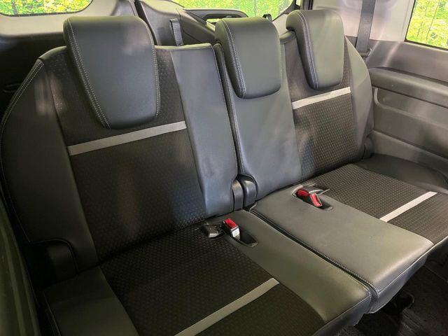 3列目シートはもちろん状態良好☆大人でもゆったりと座って頂けますので、大人数でのお出かけもラクラクです♪ご家族で、気の知れた仲間で、ドライブに行くのが楽しみですね♪