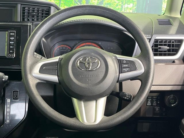 インテリアに合わせたデザインのステアリングは、運転される方のことも考え、運転しやすい形状、大きさです。是非一度、実際に触ってお確かめください。