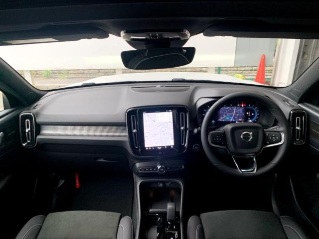 XC40ウルトラ B4 AWD ダークエディション 4WD