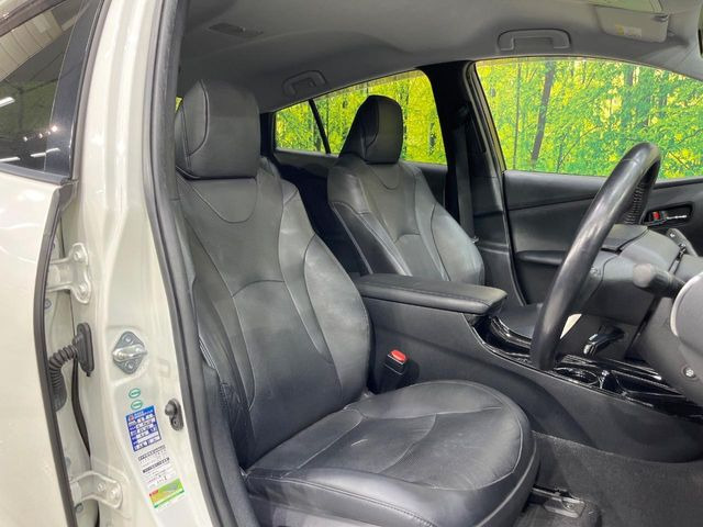 運転席シート廻りは使用感も少なく、良好な状態となっています。前オーナー様が丁寧に使っていたことがよくわかりますね。